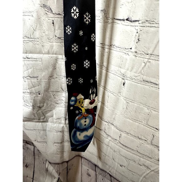 LOONEY TUNES TWEETY & SYLVESTER MENS CHRISTMAS THEMED TIE - WORN ONCE G-121 - Picture 2 of 5